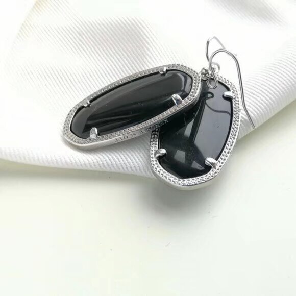 Kendra Scott Stud Earrings - Picture 1 of 4